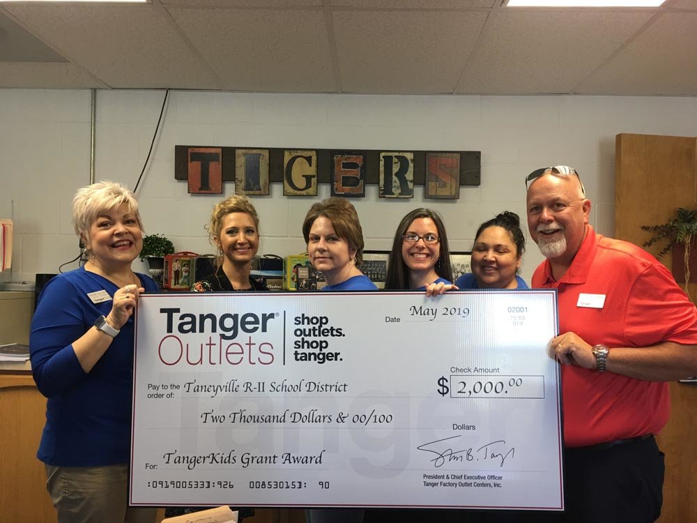 Tanger for Kids
Officials with Tanger Outlets Branson last month issue a $2,000 grant to the Taneyville school district’s Parents As Teachers program. The TangerKids Grant Program selected four recipients this year, including schools in Forsyth, Hollister and Reeds Spring, to receive a total of $6,049. Pictured are Tanger Outlets Assistant General Manager Deidre McCormick; Taneyville Superintendent Tara Roberts; parent educators Pam Horner, Lisa Lux and Becky Forrest; and Tanger Outlets GM Jamie Whiteis.